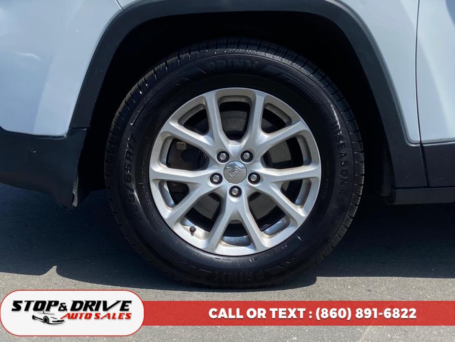 2015 Jeep Cherokee 4WD 4dr Latitude, available for sale in East Windsor, Connecticut | Stop & Drive Auto Sales. East Windsor, Connecticut 2015 Jeep Cherokee 4WD 4dr Latitude, available for sale in East Windsor, Connecticut | Stop & Drive Auto Sales. East Windsor, Connecticut