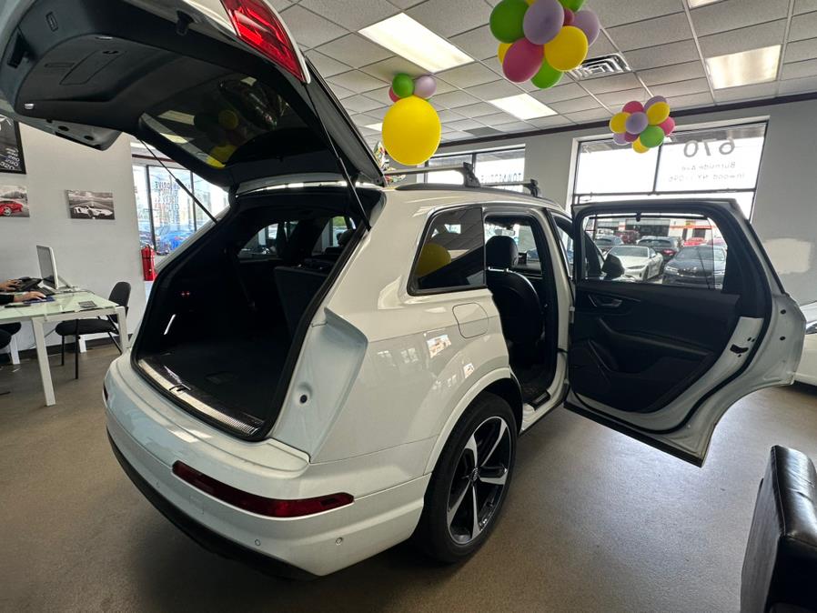 2019 Audi Q7 Prestige 55 TFSI quattro, available for sale in Inwood, New York | 5 Towns Drive. Inwood, New York 2019 Audi Q7 Prestige 55 TFSI quattro, available for sale in Inwood, New York | 5 Towns Drive. Inwood, New York