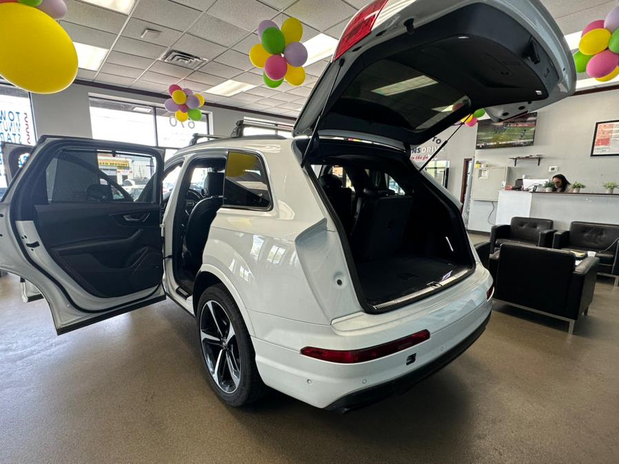 2019 Audi Q7 Prestige 55 TFSI quattro, available for sale in Inwood, New York | 5 Towns Drive. Inwood, New York 2019 Audi Q7 Prestige 55 TFSI quattro, available for sale in Inwood, New York | 5 Towns Drive. Inwood, New York