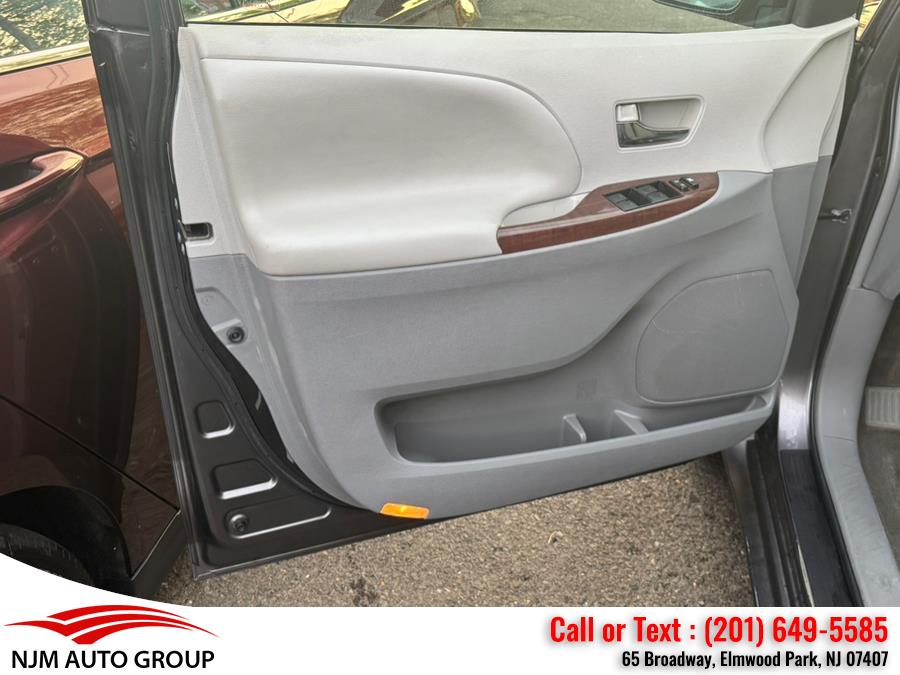 2013 Toyota Sienna 5dr 8-Pass Van V6 XLE FWD, available for sale in Elmwood Park, New Jersey | NJM Auto Group. Elmwood Park, New Jersey 2013 Toyota Sienna 5dr 8-Pass Van V6 XLE FWD, available for sale in Elmwood Park, New Jersey | NJM Auto Group. Elmwood Park, New Jersey