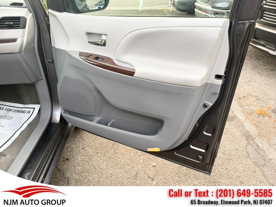 2013 Toyota Sienna 5dr 8-Pass Van V6 XLE FWD, available for sale in Elmwood Park, New Jersey | NJM Auto Group. Elmwood Park, New Jersey 2013 Toyota Sienna 5dr 8-Pass Van V6 XLE FWD, available for sale in Elmwood Park, New Jersey | NJM Auto Group. Elmwood Park, New Jersey