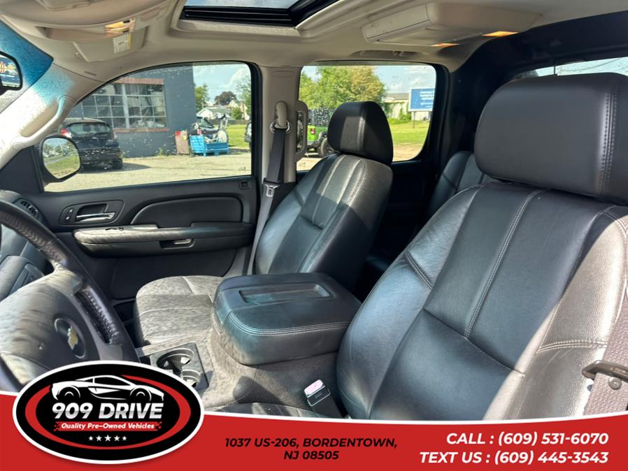 2009 Chevrolet Avalanche LT2 4WD, available for sale in BORDENTOWN, New Jersey | 909 Drive. BORDENTOWN, New Jersey 2009 Chevrolet Avalanche LT2 4WD, available for sale in BORDENTOWN, New Jersey | 909 Drive. BORDENTOWN, New Jersey