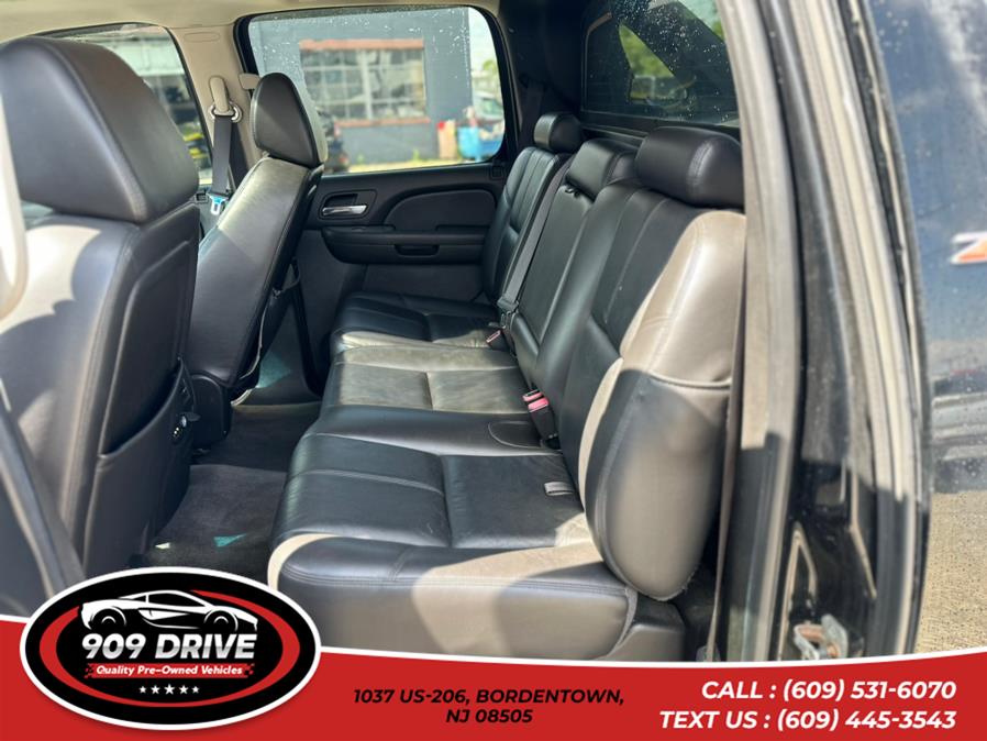 2009 Chevrolet Avalanche LT2 4WD, available for sale in BORDENTOWN, New Jersey | 909 Drive. BORDENTOWN, New Jersey 2009 Chevrolet Avalanche LT2 4WD, available for sale in BORDENTOWN, New Jersey | 909 Drive. BORDENTOWN, New Jersey