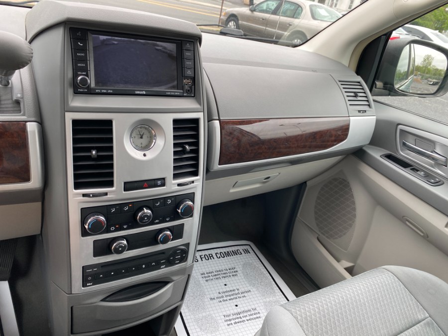 2010 Chrysler Town & Country 4dr Wgn Touring, available for sale in Bethlehem, Pennsylvania | Best Auto Deals LLC. Bethlehem, Pennsylvania 2010 Chrysler Town & Country 4dr Wgn Touring, available for sale in Bethlehem, Pennsylvania | Best Auto Deals LLC. Bethlehem, Pennsylvania