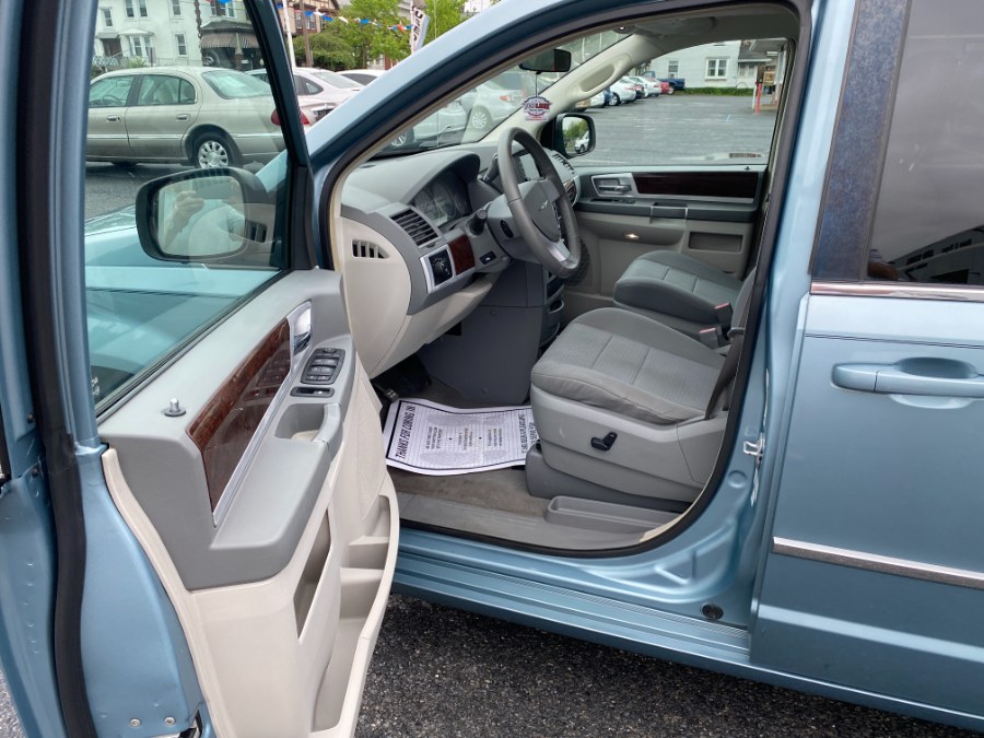 2010 Chrysler Town & Country 4dr Wgn Touring, available for sale in Bethlehem, Pennsylvania | Best Auto Deals LLC. Bethlehem, Pennsylvania 2010 Chrysler Town & Country 4dr Wgn Touring, available for sale in Bethlehem, Pennsylvania | Best Auto Deals LLC. Bethlehem, Pennsylvania