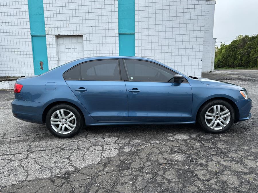 Used 2015 Volkswagen Jetta Sedan in Milford, Connecticut | Dealertown Auto Wholesalers. Milford, Connecticut