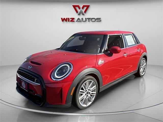 Used 2023 Mini Cooper s in Stratford, Connecticut | Wiz Leasing Inc. Stratford, Connecticut