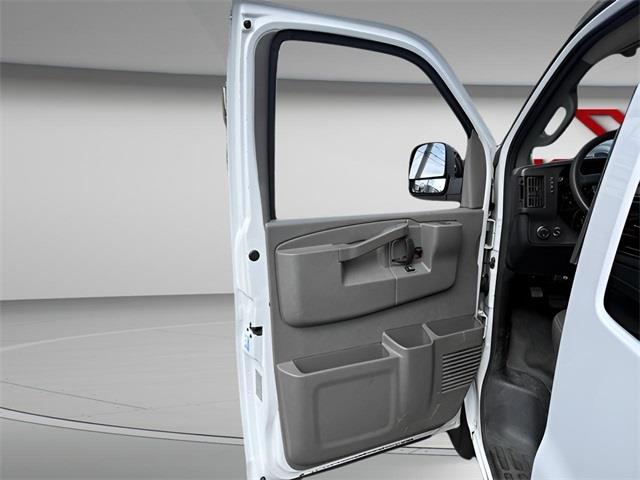 2018 Chevrolet Express 3500 LS, available for sale in Stratford, Connecticut | Wiz Leasing Inc. Stratford, Connecticut 2018 Chevrolet Express 3500 LS, available for sale in Stratford, Connecticut | Wiz Leasing Inc. Stratford, Connecticut