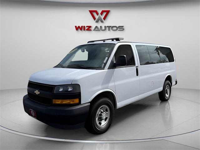 Used 2018 Chevrolet Express 3500 in Stratford, Connecticut | Wiz Leasing Inc. Stratford, Connecticut
