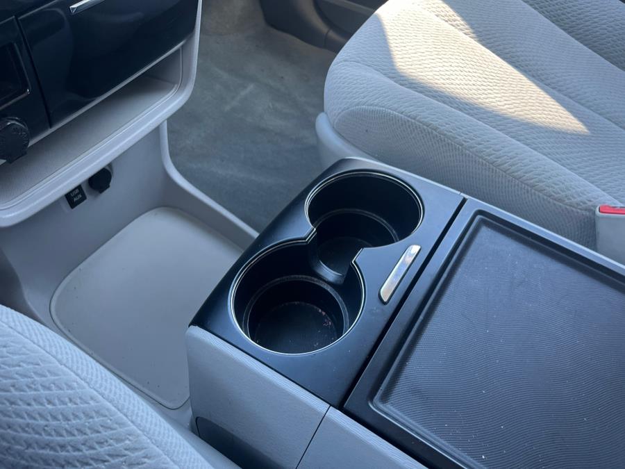 2014 Toyota Sienna 5dr 8-Pass Van V6 LE FWD (Natl) CLEAN CARFAX!!!, available for sale in Rosedale, New York | Sunrise Auto Sales. Rosedale, New York 2014 Toyota Sienna 5dr 8-Pass Van V6 LE FWD (Natl) CLEAN CARFAX!!!, available for sale in Rosedale, New York | Sunrise Auto Sales. Rosedale, New York