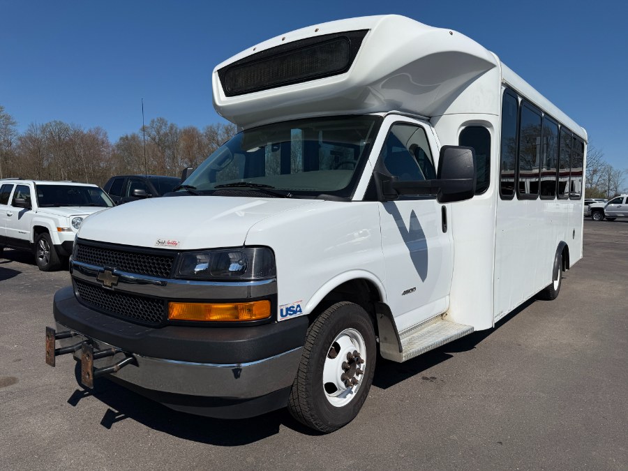 Used 2017 Chevrolet Express Commercial Cutaway in Ortonville, Michigan | Marsh Auto Sales LLC. Ortonville, Michigan