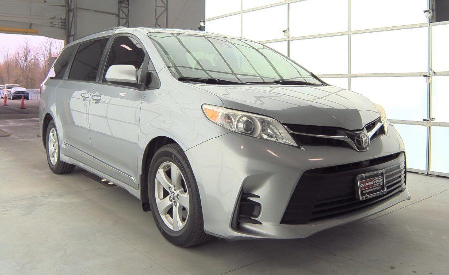 Used 2018 Toyota Sienna in Brooklyn, New York | Brooklyn Auto Mall LLC. Brooklyn, New York