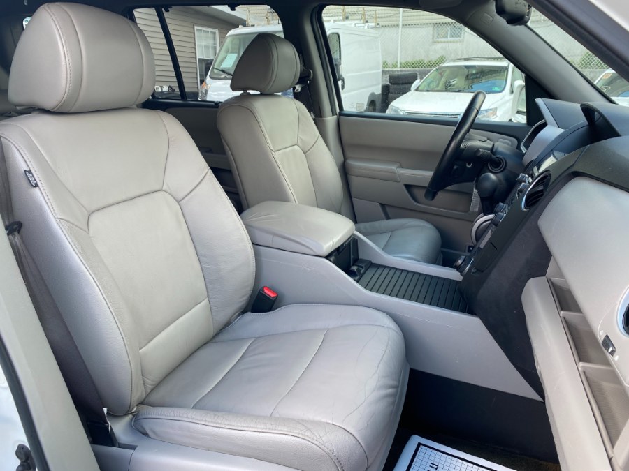 2013 Honda Pilot 4WD 4dr Touring w/RES & Navi, available for sale in Paterson, New Jersey | DZ Automall. Paterson, New Jersey 2013 Honda Pilot 4WD 4dr Touring w/RES & Navi, available for sale in Paterson, New Jersey | DZ Automall. Paterson, New Jersey