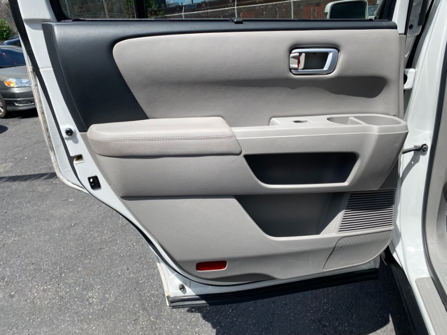 2013 Honda Pilot 4WD 4dr Touring w/RES & Navi, available for sale in Paterson, New Jersey | DZ Automall. Paterson, New Jersey 2013 Honda Pilot 4WD 4dr Touring w/RES & Navi, available for sale in Paterson, New Jersey | DZ Automall. Paterson, New Jersey