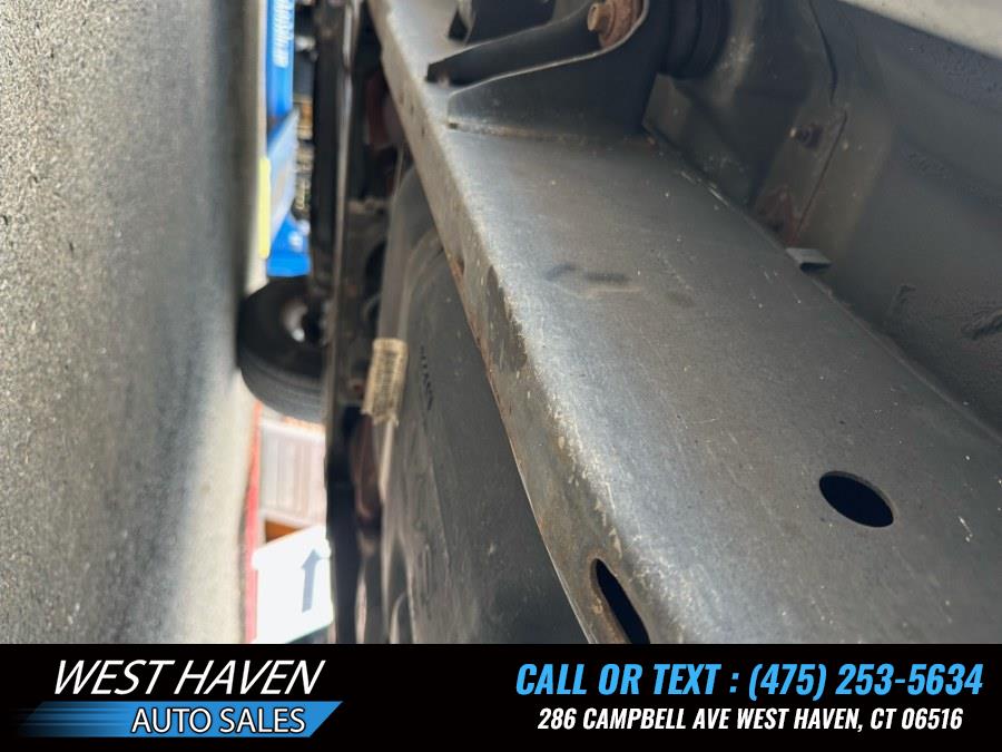 2011 Nissan Pathfinder 4WD 4dr V6 Silver, available for sale in West Haven, Connecticut | West Haven Auto Sales LLC. West Haven, Connecticut 2011 Nissan Pathfinder 4WD 4dr V6 Silver, available for sale in West Haven, Connecticut | West Haven Auto Sales LLC. West Haven, Connecticut