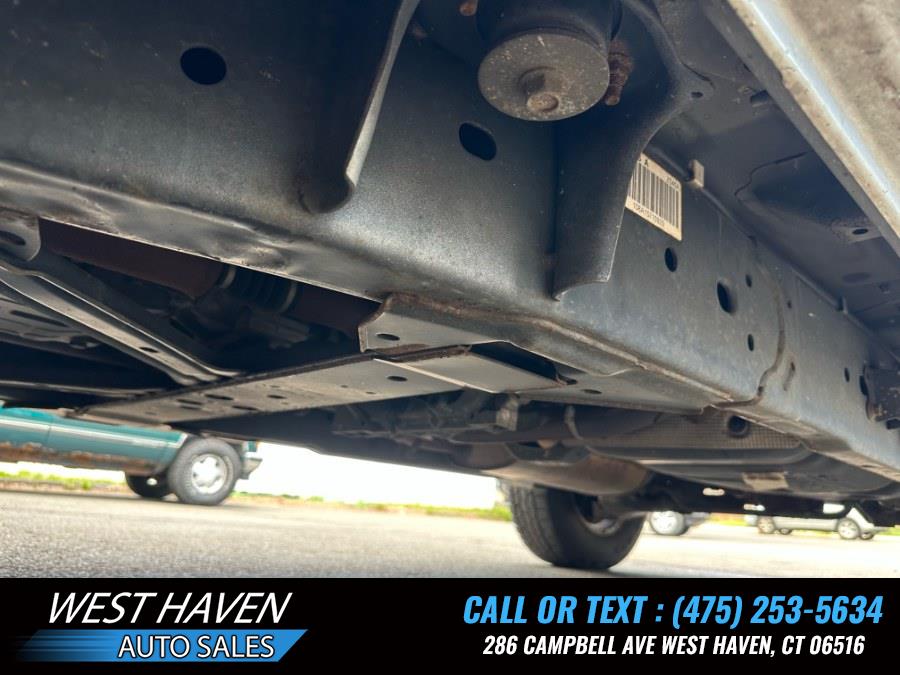 2011 Nissan Pathfinder 4WD 4dr V6 Silver, available for sale in West Haven, Connecticut | West Haven Auto Sales LLC. West Haven, Connecticut 2011 Nissan Pathfinder 4WD 4dr V6 Silver, available for sale in West Haven, Connecticut | West Haven Auto Sales LLC. West Haven, Connecticut