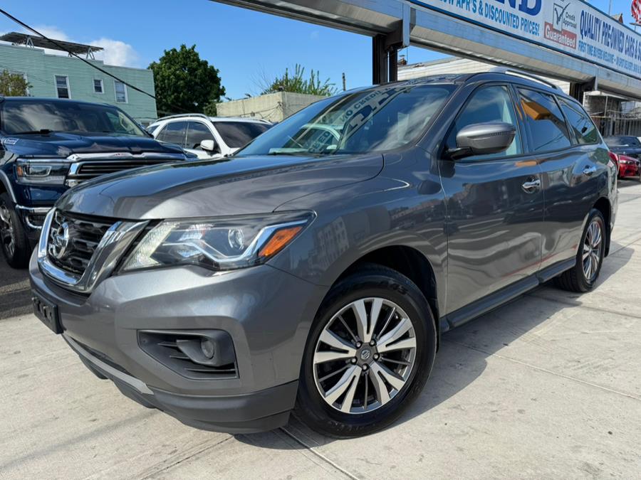Used 2018 Nissan Pathfinder in Jamaica, New York | Sunrise Autoland. Jamaica, New York