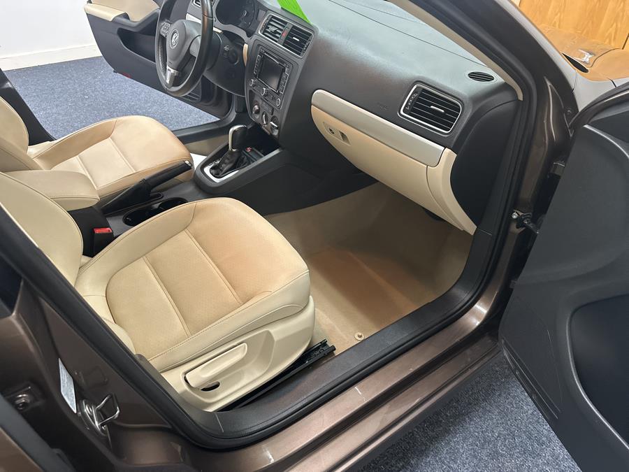 2011 Volkswagen Jetta Sedan 4dr Auto SEL w/Sunroof PZEV, available for sale in Plainville, Connecticut | New England Auto Sales LLC. Plainville, Connecticut 2011 Volkswagen Jetta Sedan 4dr Auto SEL w/Sunroof PZEV, available for sale in Plainville, Connecticut | New England Auto Sales LLC. Plainville, Connecticut