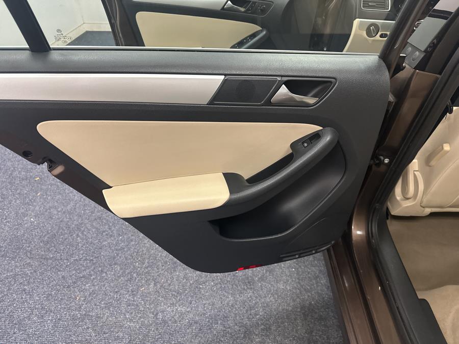 2011 Volkswagen Jetta Sedan 4dr Auto SEL w/Sunroof PZEV, available for sale in Plainville, Connecticut | New England Auto Sales LLC. Plainville, Connecticut 2011 Volkswagen Jetta Sedan 4dr Auto SEL w/Sunroof PZEV, available for sale in Plainville, Connecticut | New England Auto Sales LLC. Plainville, Connecticut