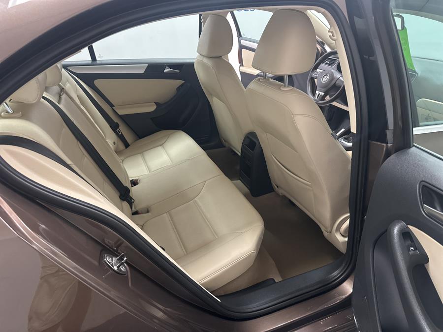 2011 Volkswagen Jetta Sedan 4dr Auto SEL w/Sunroof PZEV, available for sale in Plainville, Connecticut | New England Auto Sales LLC. Plainville, Connecticut 2011 Volkswagen Jetta Sedan 4dr Auto SEL w/Sunroof PZEV, available for sale in Plainville, Connecticut | New England Auto Sales LLC. Plainville, Connecticut