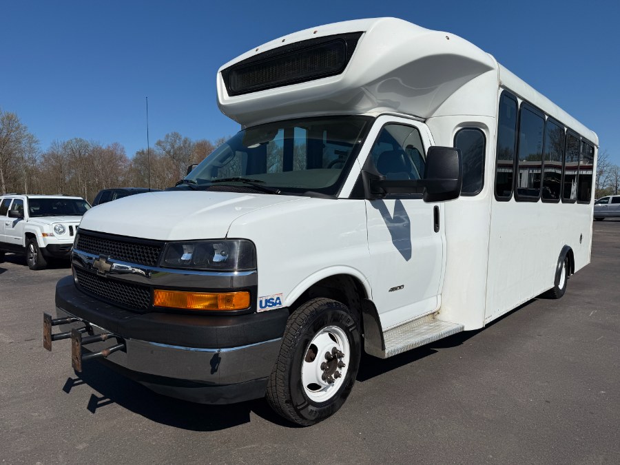 Used 2017 Chevrolet Express Commercial Cutaway in Ortonville, Michigan | Marsh Auto Sales LLC. Ortonville, Michigan
