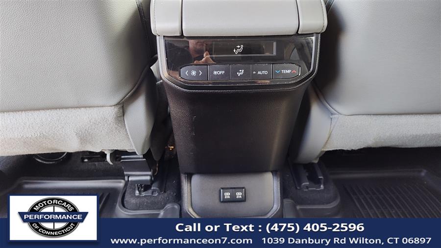2020 Toyota Highlander XLE AWD (Natl), available for sale in Wilton, Connecticut | Performance Motor Cars Of Connecticut LLC. Wilton, Connecticut 2020 Toyota Highlander XLE AWD (Natl), available for sale in Wilton, Connecticut | Performance Motor Cars Of Connecticut LLC. Wilton, Connecticut