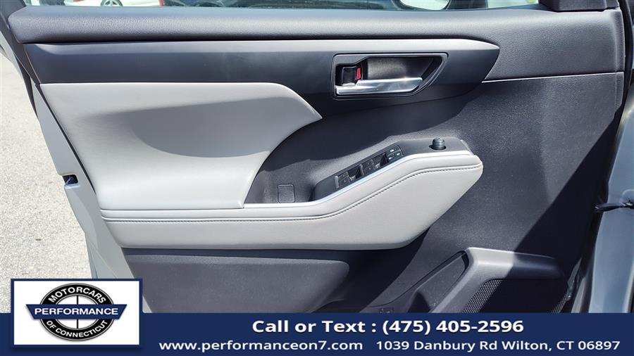 2020 Toyota Highlander XLE AWD (Natl), available for sale in Wilton, Connecticut | Performance Motor Cars Of Connecticut LLC. Wilton, Connecticut 2020 Toyota Highlander XLE AWD (Natl), available for sale in Wilton, Connecticut | Performance Motor Cars Of Connecticut LLC. Wilton, Connecticut