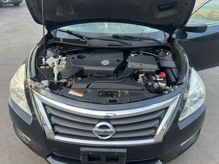 2014 Nissan Altima 4dr Sdn I4 2.5 S, available for sale in Swansea, Massachusetts | Gas On The Run. Swansea, Massachusetts 2014 Nissan Altima 4dr Sdn I4 2.5 S, available for sale in Swansea, Massachusetts | Gas On The Run. Swansea, Massachusetts