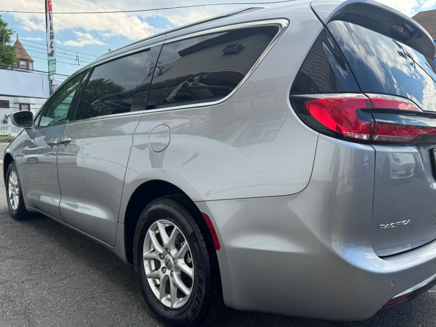 2021 Chrysler Pacifica Touring L FWD, available for sale in Newark, New Jersey | Champion Auto Sales. Newark, New Jersey 2021 Chrysler Pacifica Touring L FWD, available for sale in Newark, New Jersey | Champion Auto Sales. Newark, New Jersey