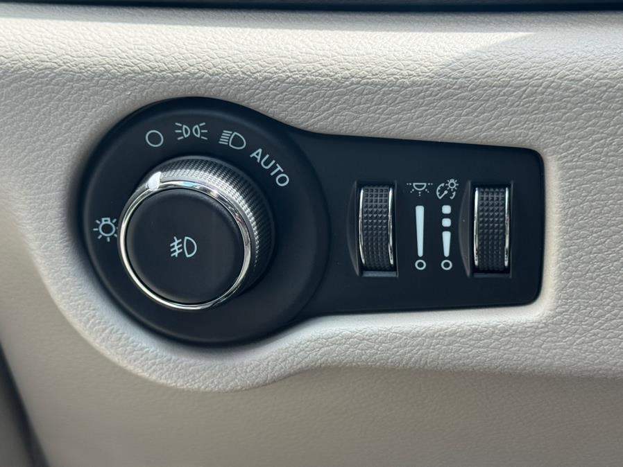 2021 Chrysler Pacifica Touring L FWD, available for sale in Newark, New Jersey | Champion Auto Sales. Newark, New Jersey 2021 Chrysler Pacifica Touring L FWD, available for sale in Newark, New Jersey | Champion Auto Sales. Newark, New Jersey