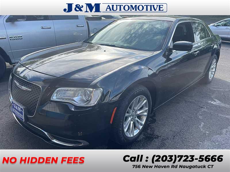 Used 2018 Chrysler 300 in Naugatuck, Connecticut | J&M Automotive Sls&Svc LLC. Naugatuck, Connecticut