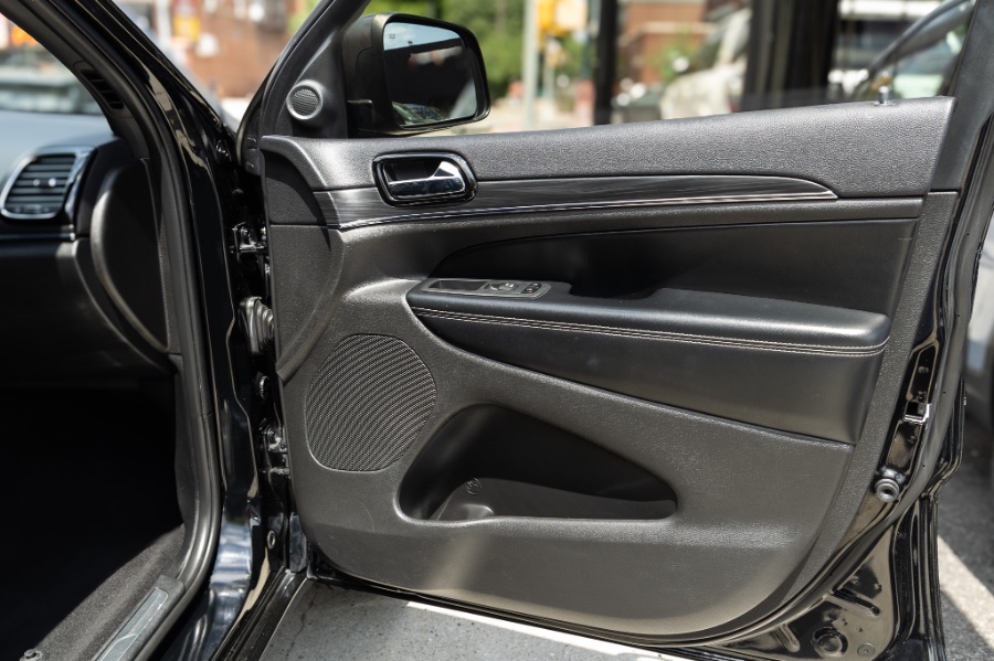 2021 Jeep Grand Cherokee Limited 4x4, available for sale in Flushing, New York | Silverline Auto Group. Flushing, New York 2021 Jeep Grand Cherokee Limited 4x4, available for sale in Flushing, New York | Silverline Auto Group. Flushing, New York