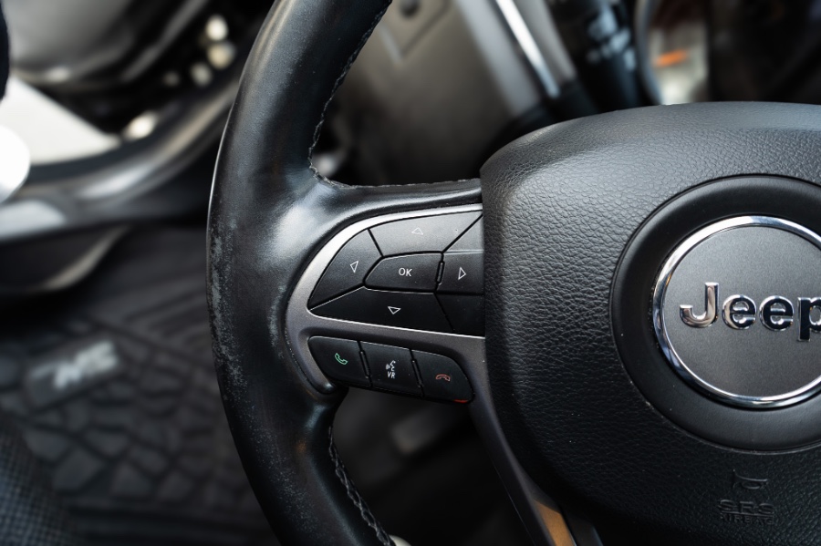 2021 Jeep Grand Cherokee Limited 4x4, available for sale in Flushing, New York | Silverline Auto Group. Flushing, New York 2021 Jeep Grand Cherokee Limited 4x4, available for sale in Flushing, New York | Silverline Auto Group. Flushing, New York