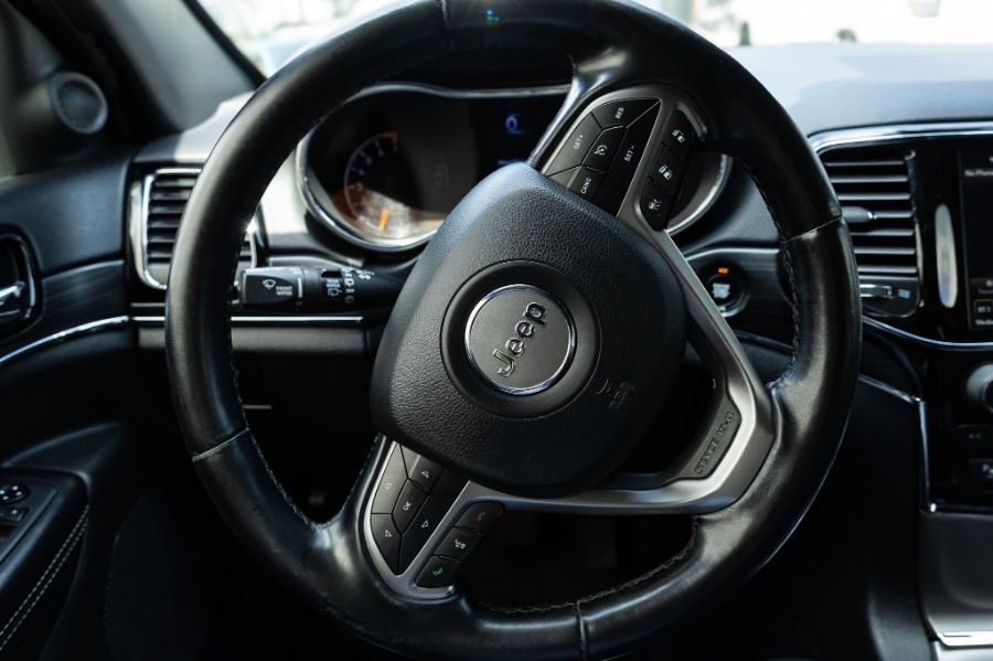 2021 Jeep Grand Cherokee Limited 4x4, available for sale in Flushing, New York | Silverline Auto Group. Flushing, New York 2021 Jeep Grand Cherokee Limited 4x4, available for sale in Flushing, New York | Silverline Auto Group. Flushing, New York