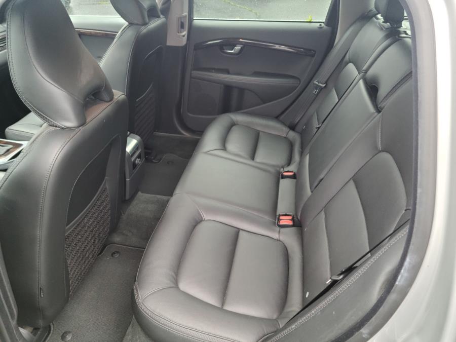 2016 Volvo XC70 AWD 4dr Wgn T5 Premier, available for sale in Milford, Connecticut | Chip's Auto Sales Inc. Milford, Connecticut 2016 Volvo XC70 AWD 4dr Wgn T5 Premier, available for sale in Milford, Connecticut | Chip's Auto Sales Inc. Milford, Connecticut