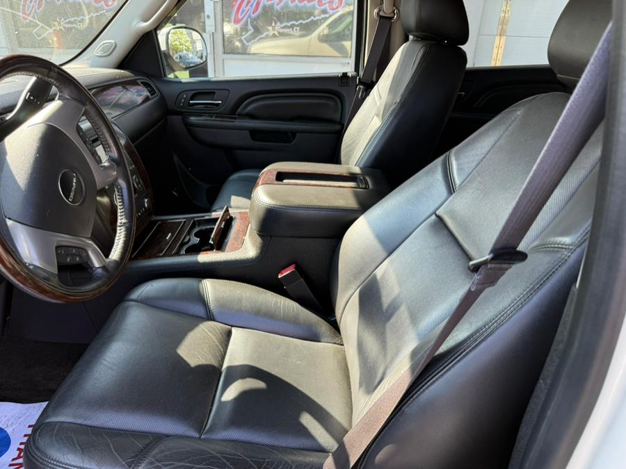 2014 GMC Yukon AWD 4dr Denali, available for sale in Bridgeport, Connecticut | CT Auto. Bridgeport, Connecticut 2014 GMC Yukon AWD 4dr Denali, available for sale in Bridgeport, Connecticut | CT Auto. Bridgeport, Connecticut