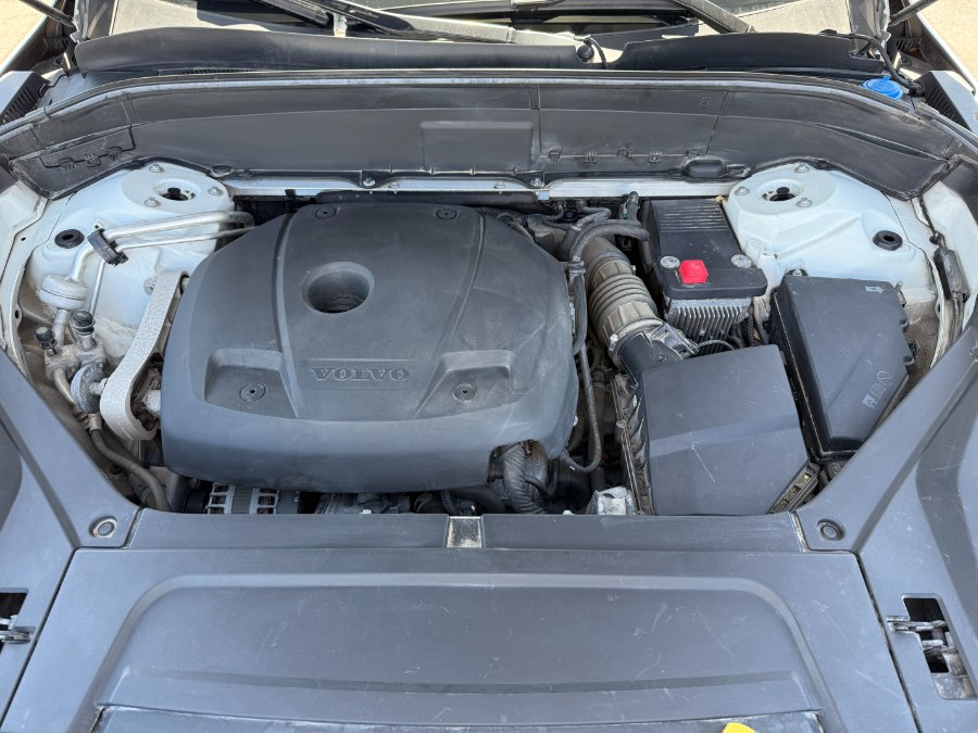 2017 Volvo XC90 T6 AWD 7-Passenger Momentum, available for sale in Ortonville, Michigan | Marsh Auto Sales LLC. Ortonville, Michigan 2017 Volvo XC90 T6 AWD 7-Passenger Momentum, available for sale in Ortonville, Michigan | Marsh Auto Sales LLC. Ortonville, Michigan