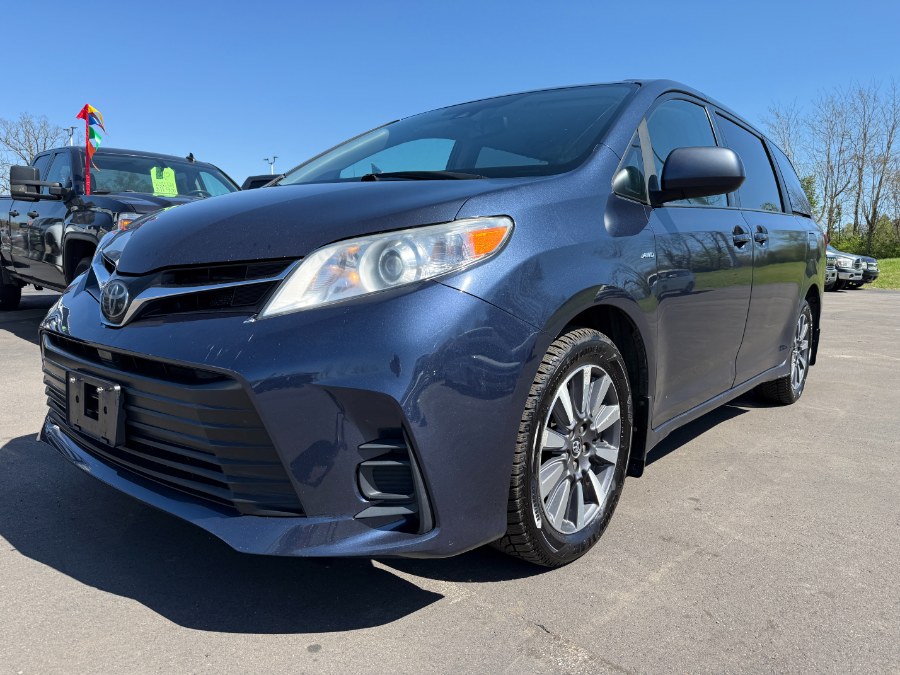 Used 2018 Toyota Sienna in Ortonville, Michigan | Marsh Auto Sales LLC. Ortonville, Michigan