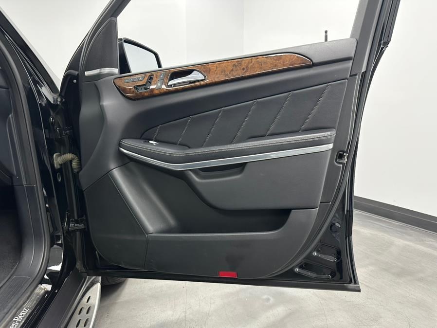 2013 Mercedes-Benz GL-Class 4MATIC 4dr GL 550, available for sale in Elizabeth, New Jersey | M Auto Group. Elizabeth, New Jersey 2013 Mercedes-Benz GL-Class 4MATIC 4dr GL 550, available for sale in Elizabeth, New Jersey | M Auto Group. Elizabeth, New Jersey