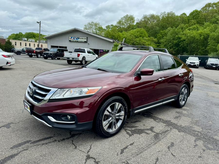 2013 Honda Crosstour 4WD V6 5dr EX-L, available for sale in Berlin, Connecticut | Tru Auto Mall. Berlin, Connecticut
