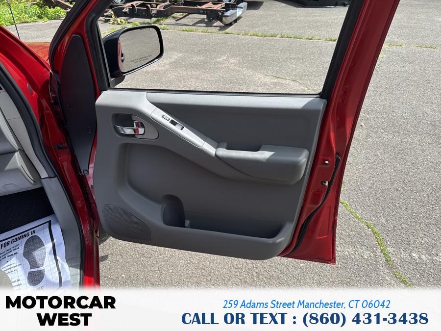 2013 Nissan Frontier 4WD Crew Cab SWB Auto SV, available for sale in Manchester, Connecticut | Motorcar West. Manchester, Connecticut 2013 Nissan Frontier 4WD Crew Cab SWB Auto SV, available for sale in Manchester, Connecticut | Motorcar West. Manchester, Connecticut