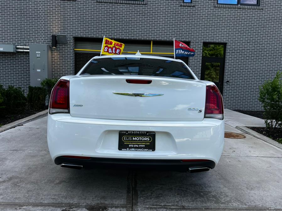 2015 Chrysler 300 4dr Sdn 300S AWD, available for sale in Irvington, New Jersey | Elis Motors Corp. Irvington, New Jersey 2015 Chrysler 300 4dr Sdn 300S AWD, available for sale in Irvington, New Jersey | Elis Motors Corp. Irvington, New Jersey