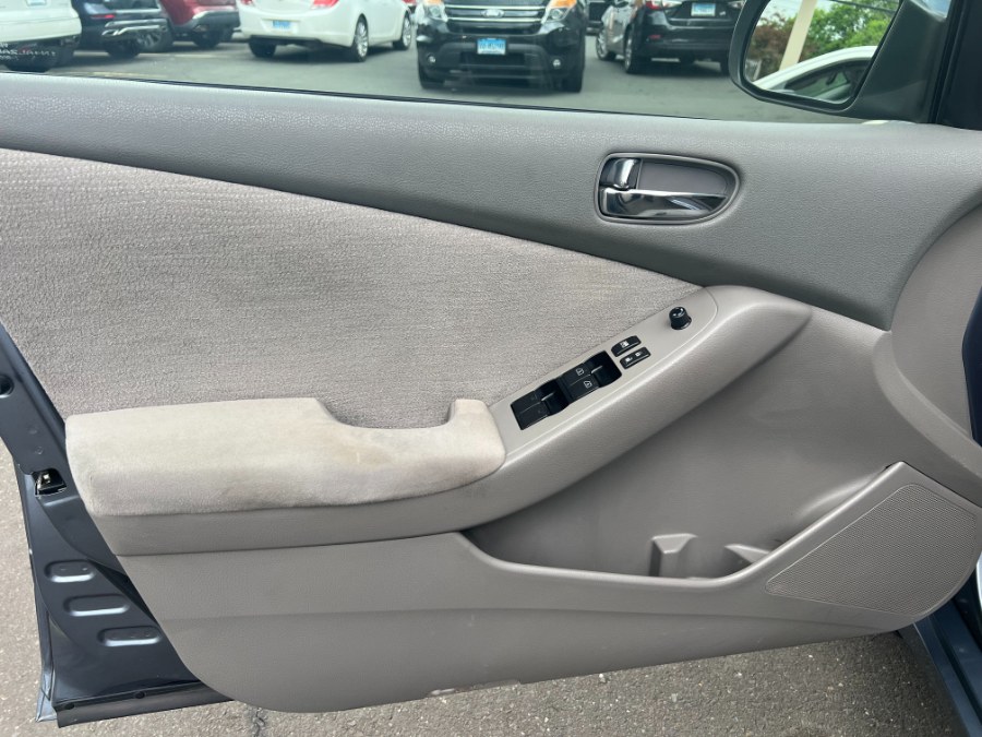 2010 Nissan Altima 4dr Sdn I4 CVT 2.5 S, available for sale in Bristol, Connecticut | Bristol Auto Center LLC. Bristol, Connecticut 2010 Nissan Altima 4dr Sdn I4 CVT 2.5 S, available for sale in Bristol, Connecticut | Bristol Auto Center LLC. Bristol, Connecticut