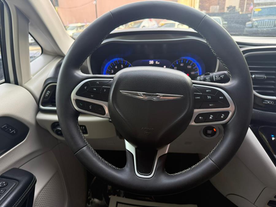 2023 Chrysler Pacifica Touring L FWD, available for sale in Newark, New Jersey | Champion Of Newark. Newark, New Jersey 2023 Chrysler Pacifica Touring L FWD, available for sale in Newark, New Jersey | Champion Of Newark. Newark, New Jersey