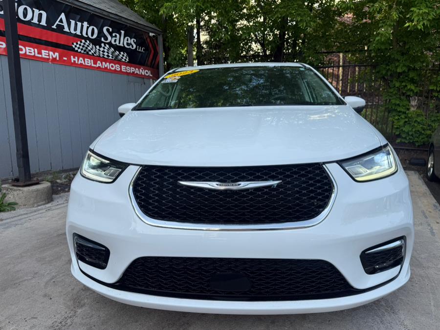 2023 Chrysler Pacifica Touring L FWD, available for sale in Newark, New Jersey | Champion Of Newark. Newark, New Jersey 2023 Chrysler Pacifica Touring L FWD, available for sale in Newark, New Jersey | Champion Of Newark. Newark, New Jersey