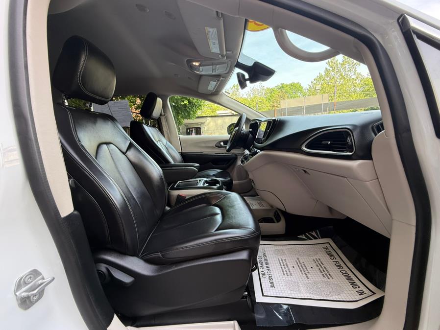 2023 Chrysler Pacifica Touring L FWD, available for sale in Newark, New Jersey | Champion Of Newark. Newark, New Jersey 2023 Chrysler Pacifica Touring L FWD, available for sale in Newark, New Jersey | Champion Of Newark. Newark, New Jersey