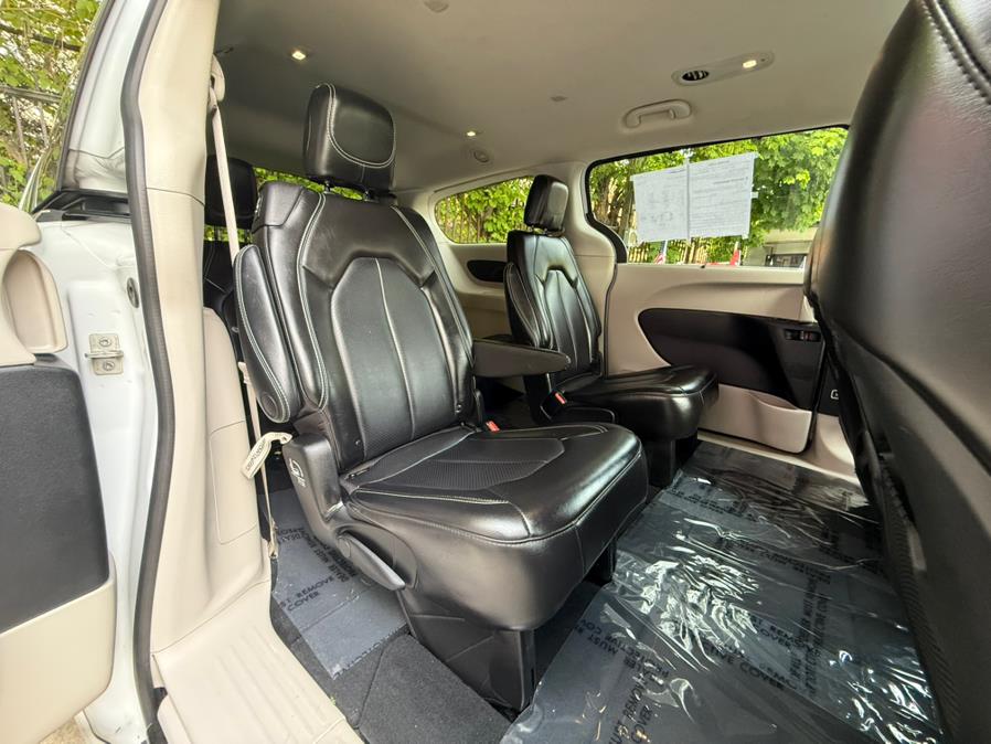 2023 Chrysler Pacifica Touring L FWD, available for sale in Newark, New Jersey | Champion Of Newark. Newark, New Jersey 2023 Chrysler Pacifica Touring L FWD, available for sale in Newark, New Jersey | Champion Of Newark. Newark, New Jersey