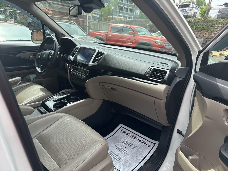 2016 Honda Pilot AWD 4dr Elite w/RES & Navi, available for sale in Shelton, Connecticut | Center Motorsports LLC. Shelton, Connecticut 2016 Honda Pilot AWD 4dr Elite w/RES & Navi, available for sale in Shelton, Connecticut | Center Motorsports LLC. Shelton, Connecticut