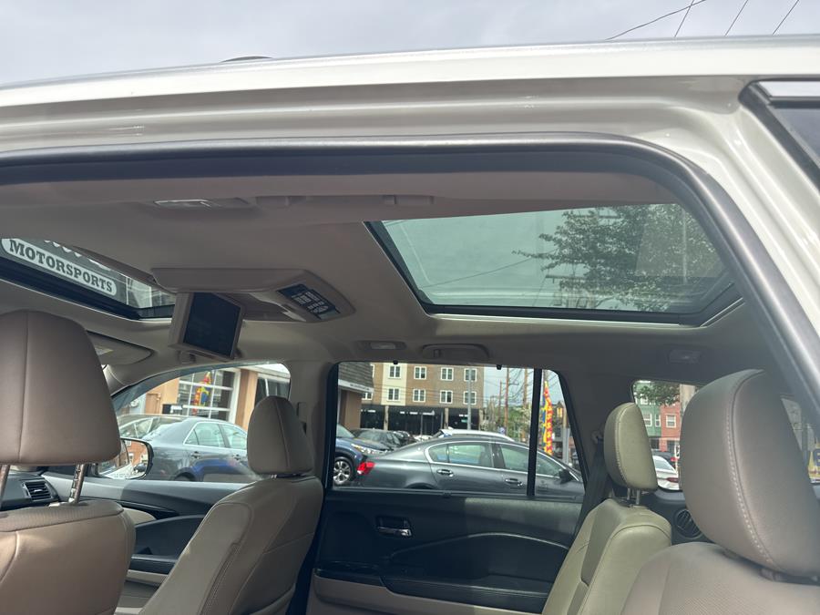 2016 Honda Pilot AWD 4dr Elite w/RES & Navi, available for sale in Shelton, Connecticut | Center Motorsports LLC. Shelton, Connecticut 2016 Honda Pilot AWD 4dr Elite w/RES & Navi, available for sale in Shelton, Connecticut | Center Motorsports LLC. Shelton, Connecticut
