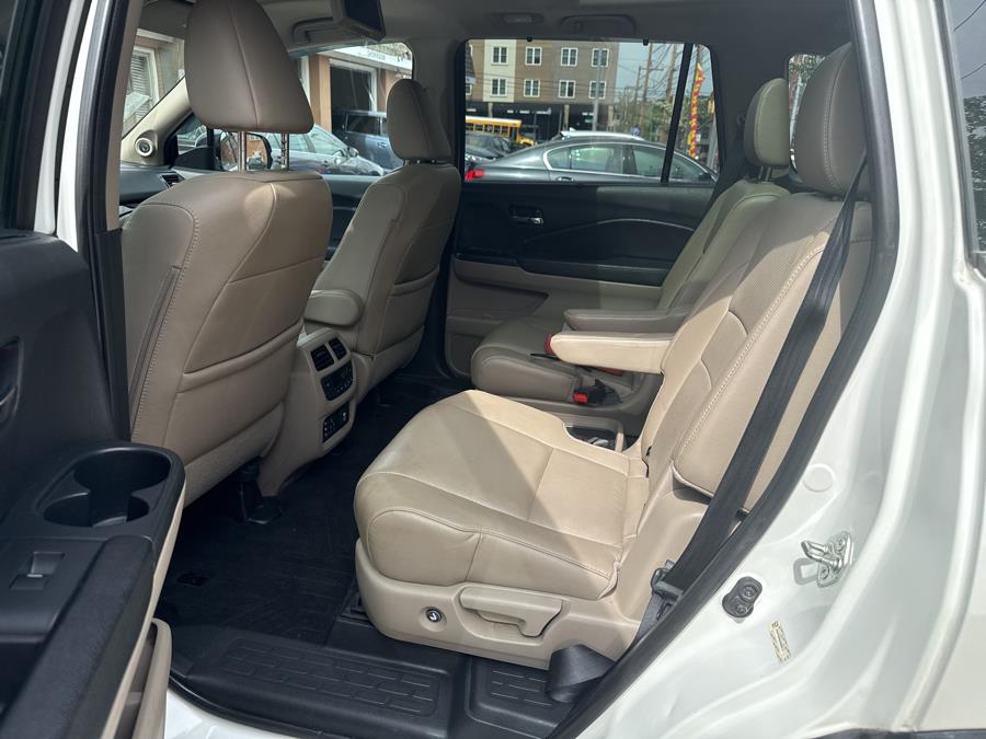 2016 Honda Pilot AWD 4dr Elite w/RES & Navi, available for sale in Shelton, Connecticut | Center Motorsports LLC. Shelton, Connecticut 2016 Honda Pilot AWD 4dr Elite w/RES & Navi, available for sale in Shelton, Connecticut | Center Motorsports LLC. Shelton, Connecticut